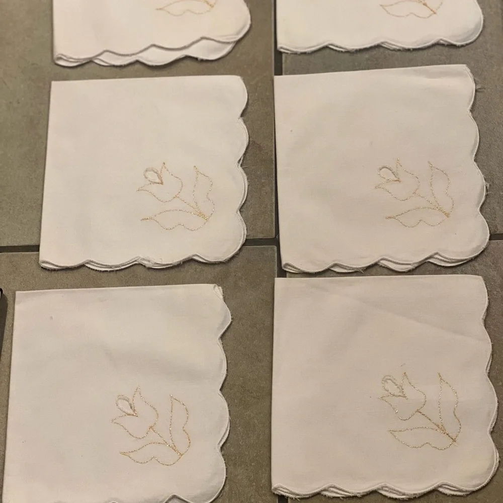 VTG Embroidered Tulip Napkins (Set of Twelve)